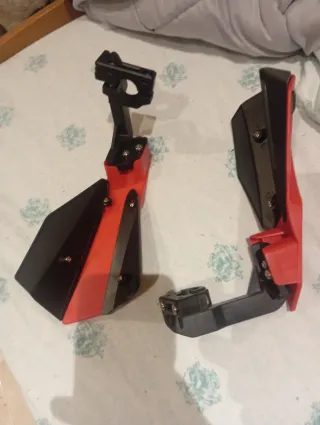 Cubrepuños Moto Rojo y Negro nuevos.