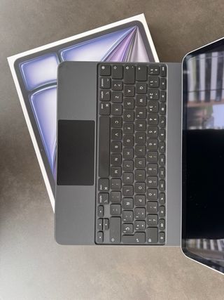 iPad Air 13 M3 128GB + Teclado Magic Keyboard