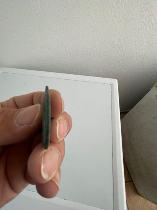 Medallón antiguo con pátina verde