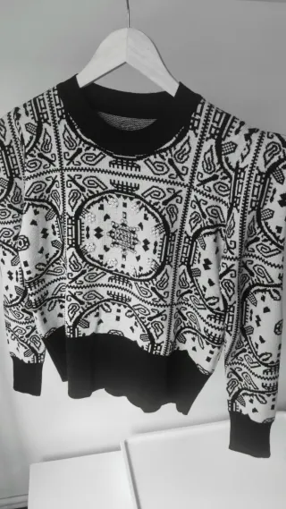 Jersey estampado blanco y negro