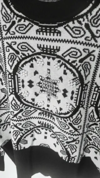 Jersey estampado blanco y negro