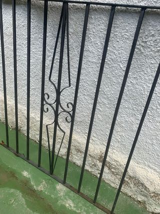 Reja de hierro macizo 100x120 Tengo otra de 2 x1’2