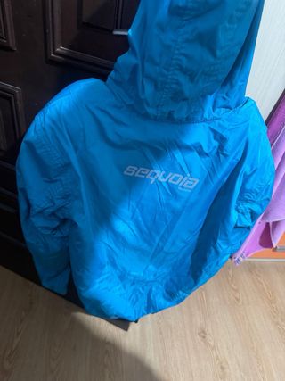 Chaqueta de moto azul con protección