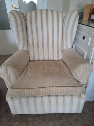 Pareja butacas orejeras clásicas rayas beige