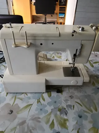 Máquina de coser Alfa