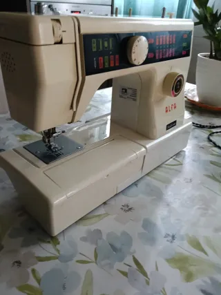 Máquina de coser Alfa