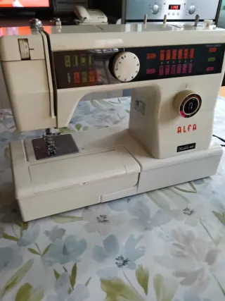 Máquina de coser Alfa