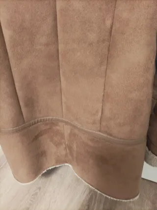 Abrigo parka marrón con capucha