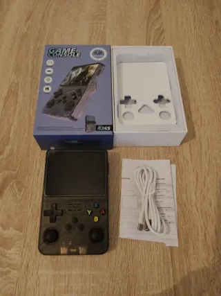 Consola Portátil R36S negra/transparente.