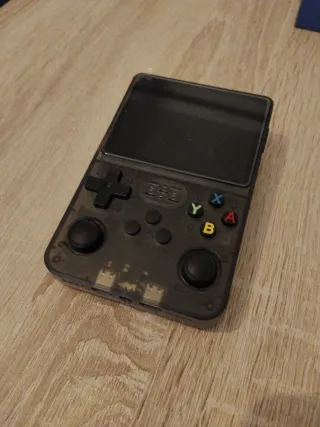 Consola Portátil R36S negra/transparente.