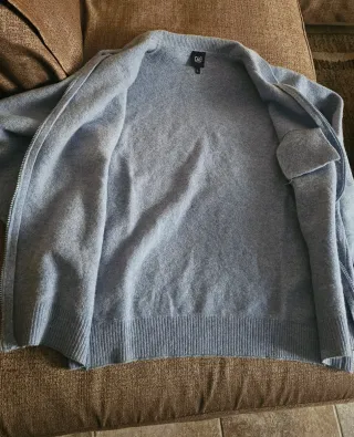 Maglioncino- cardigan celeste polvere