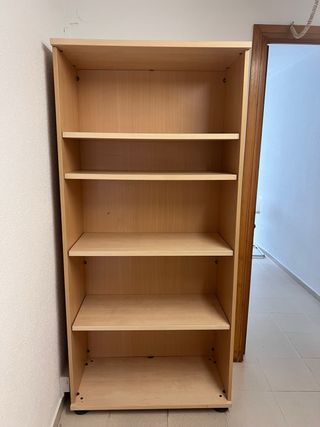 Estantería de madera color beige/marrón