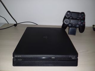 PlayStation 4 Slim