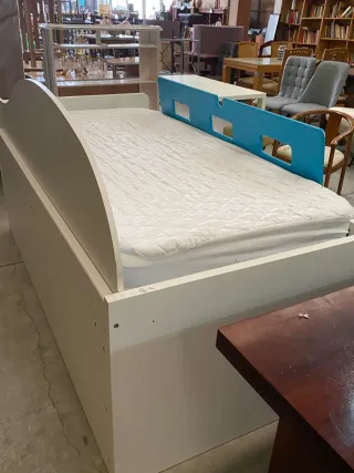 Cama infantil de diseño moderno