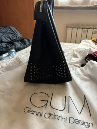Borsa GUM nera con borchie