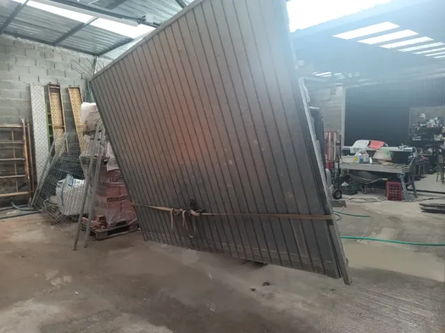 Portón garaje galvanizado 3.18 x 2.50 m