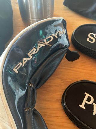 Set accessori golf: cappellino, borraccia, custodi