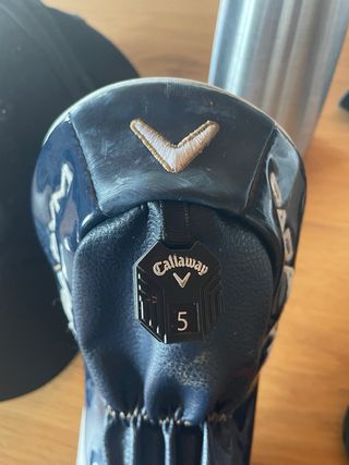 Set accessori golf: cappellino, borraccia, custodi