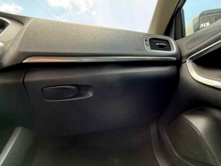 39815921 GUANTERA VOLVO V40