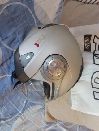 Casco de moto Airoh plateado talla S