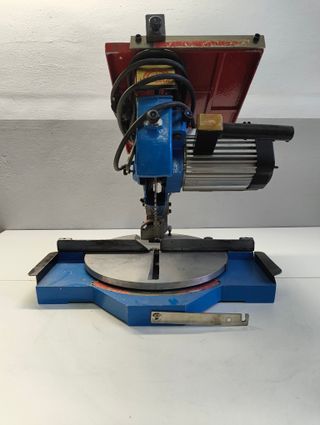 Sierra ingletadora eléctrica clásica