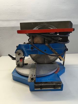 Sierra ingletadora eléctrica clásica