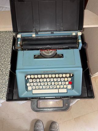 Máquina de escribir Olivetti Studio 46