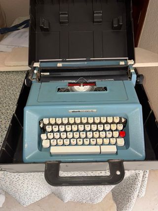Máquina de escribir Olivetti Studio 46