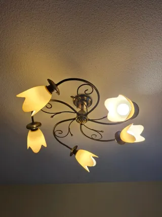 Lámpara techo dorada metal cristal.solo venta pers