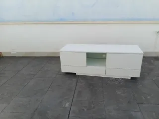 Mueble TV blanco con cristal
