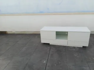 Mueble TV blanco con cristal
