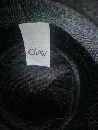 Sombrero negro con flor