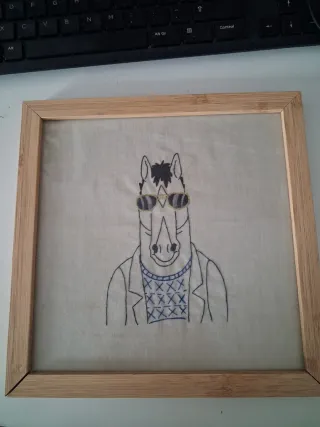 Cuadro bordado caballo gafas 23x23