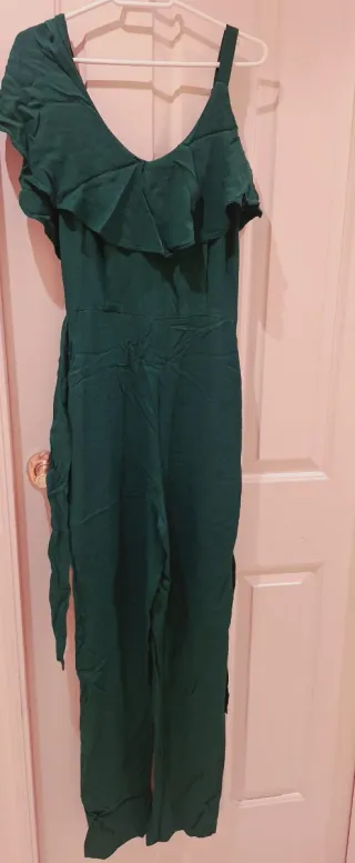 Mono verde elegante con volantes