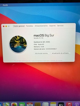 MacBook Air M1 (2020) Plata con cargador y funda