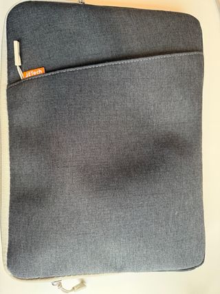 MacBook Air M1 (2020) Plata con cargador y funda