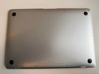 MacBook Air M1 (2020) Plata con cargador y funda