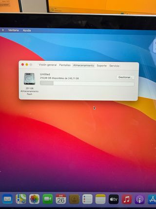 MacBook Air M1 (2020) Plata con cargador y funda