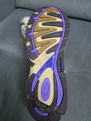 Adidas Response CL Bad Bunny Tam 43 novas