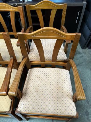 Butacas de madera con tapizado