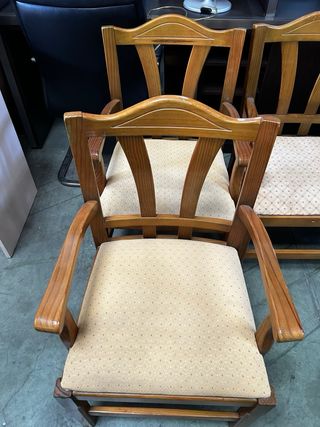 Butacas de madera con tapizado