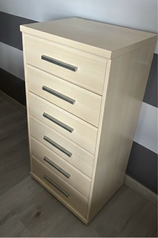 Cómoda de madera maciza