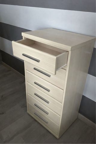 Cómoda de madera maciza