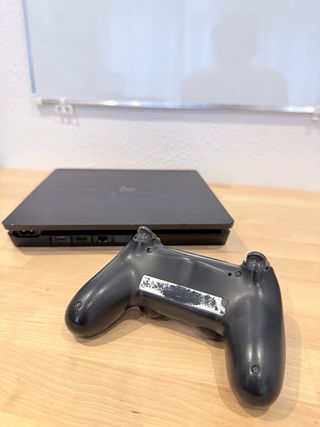Consola PS4 Slim Negra 500GB + 8 Juegos