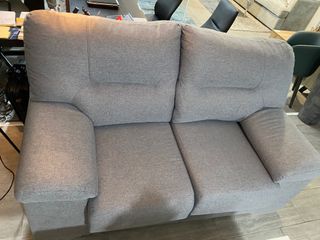Sofá de tela gris