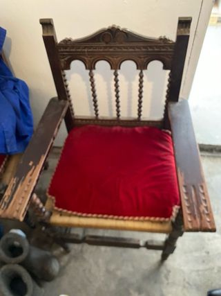 Banco antiguo madera y terciopelo + sillas.