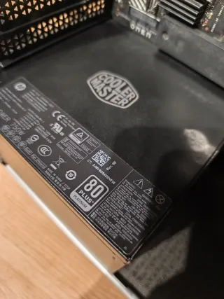 Fuente Alimentación Cooler Master  80+ Platinum