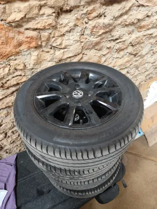 Rueda Michelin 185/60 R15 con llanta deportiva