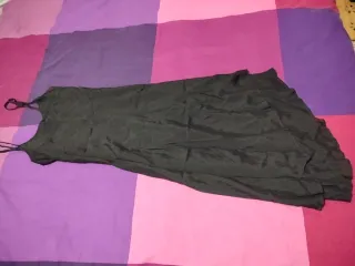 Vestito nero con spalline sottili