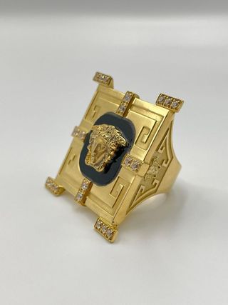 SELLO MEDUSA ONIX Y CORCONITAS. Oro 18k.